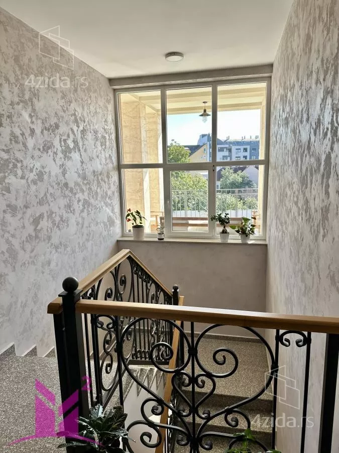 Šestosoban stan | 4zida