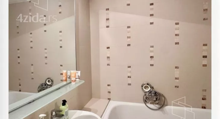 Sedmosoban stan | 4zida