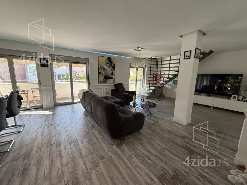 Šestosoban stan | 4zida