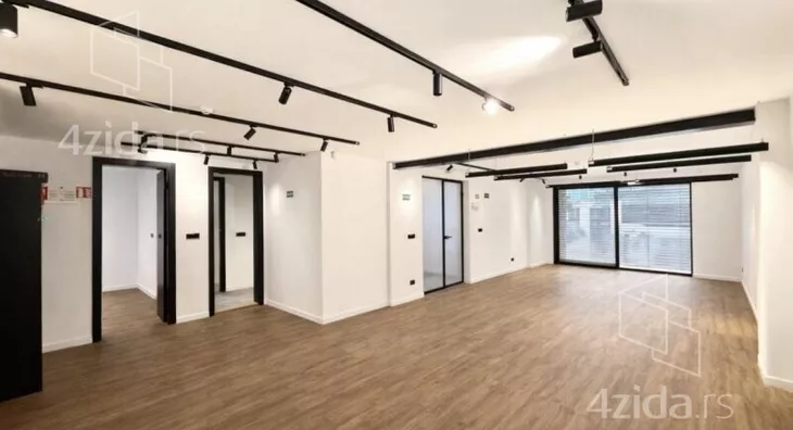 Poslovna zgrada | 4zida