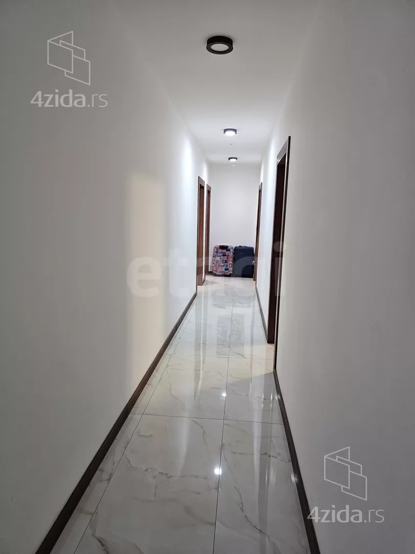 Lokal | 4zida