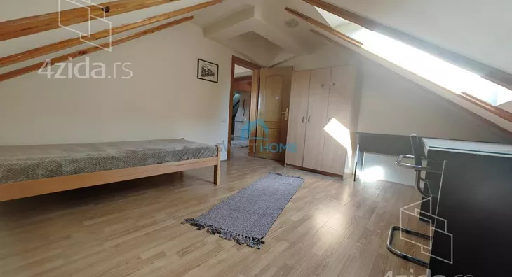 Četvoroiposoban stan | 4zida