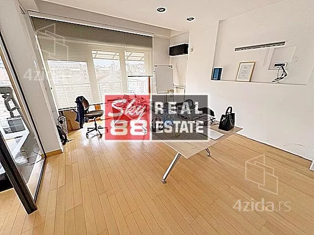 Šestoiposoban stan | 4zida