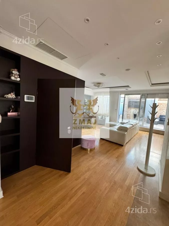 Sedmosoban stan | 4zida