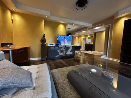 Jovana Marinovića | 4zida.rs