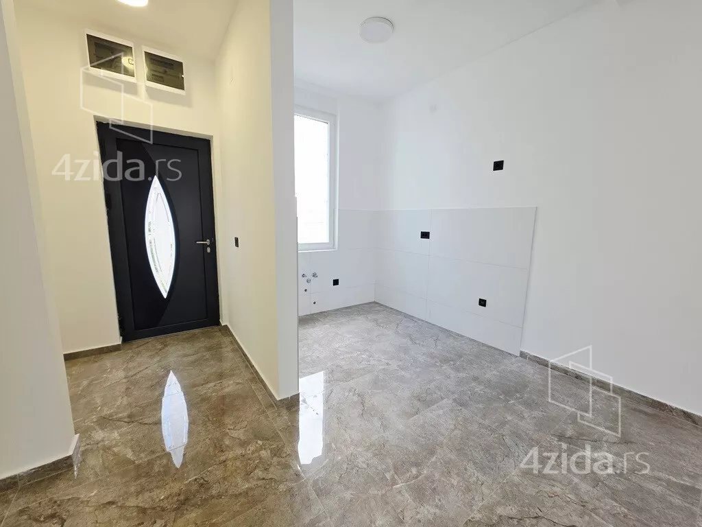 Četvoroiposoban stan | 4zida