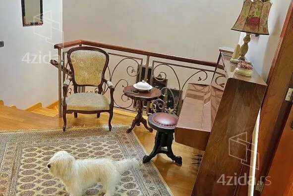 Šestosoban stan | 4zida