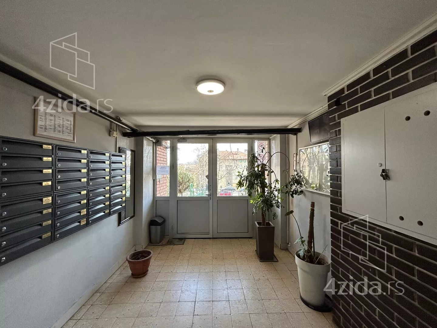 Četvoroiposoban stan | 4zida