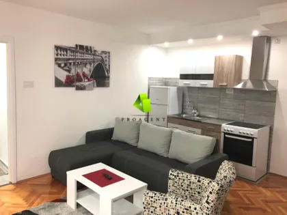 Crveni Pevac | 4zida.rs