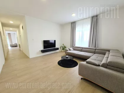 BELI DVOR | 4zida.rs