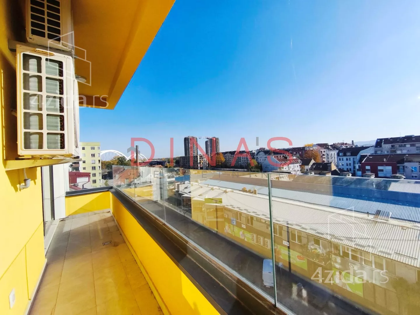 Četvoroiposoban stan | 4zida