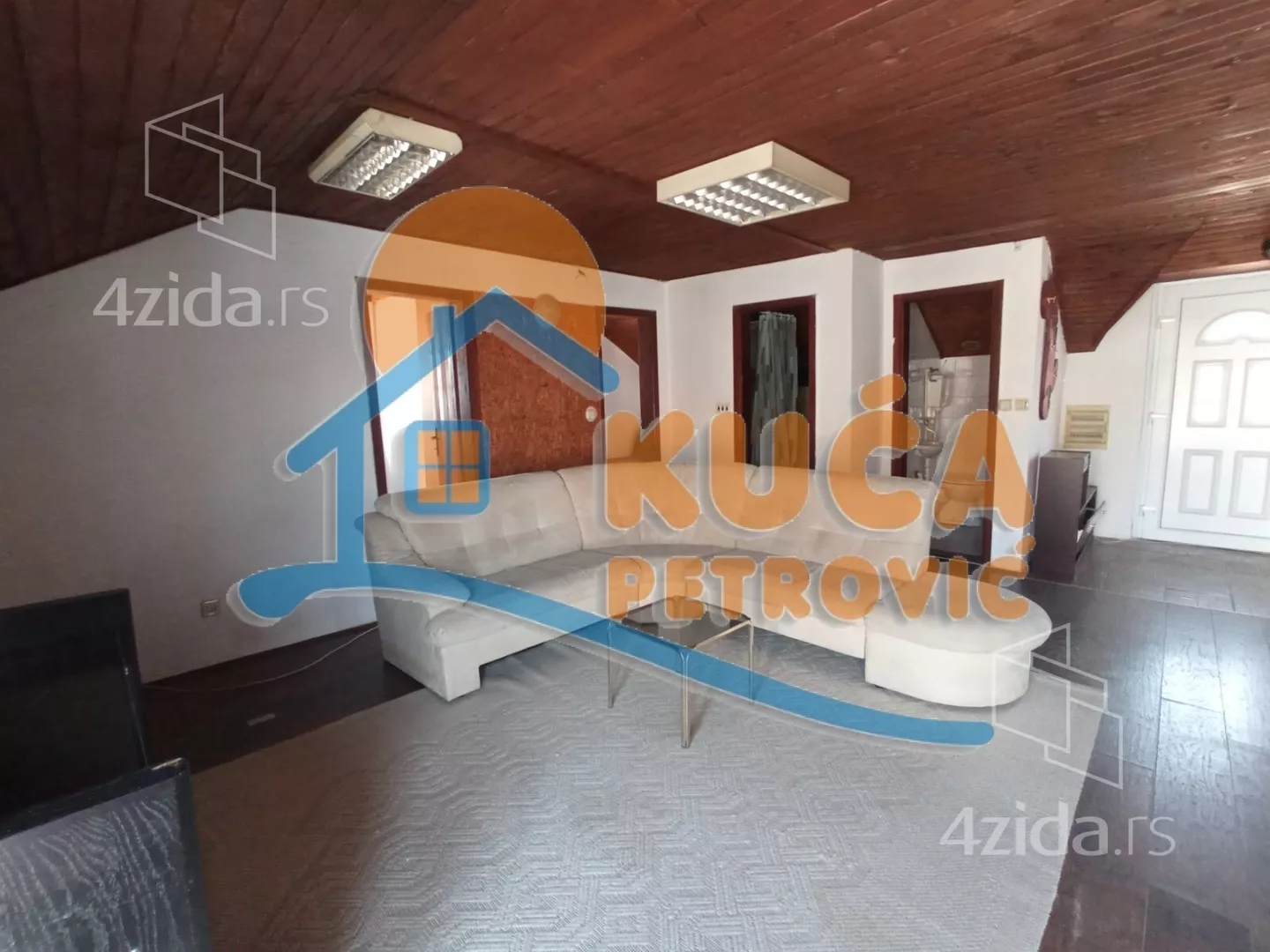 Troiposoban stan | 4zida