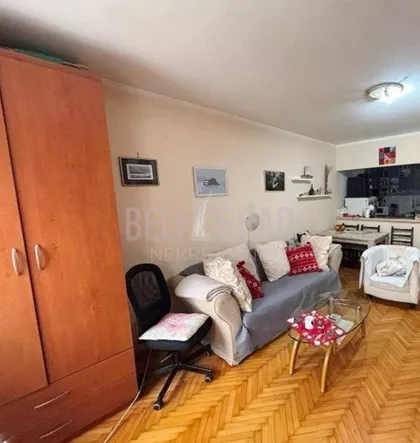 Bata Lakina | 4zida.rs