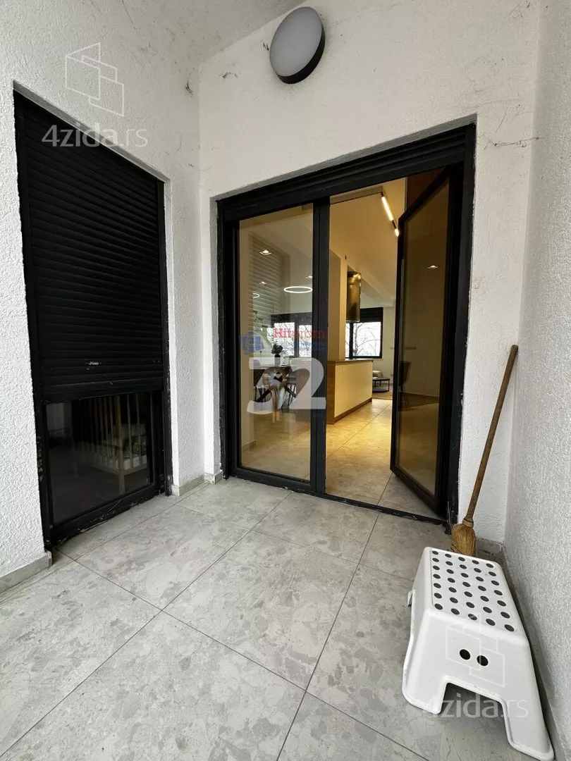 Petosoban stan | 4zida