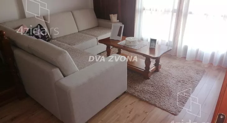 Poslovna zgrada | 4zida