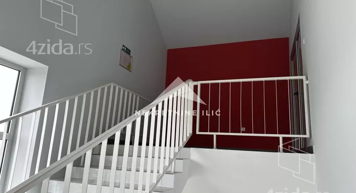 Poslovna zgrada | 4zida