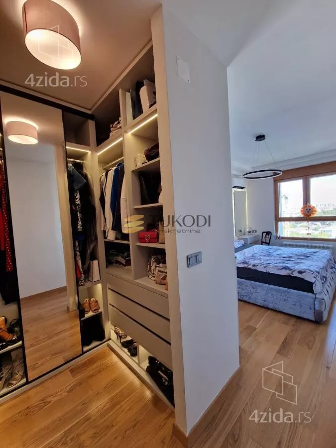 Petosoban stan | 4zida