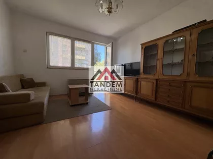 Crveni Pevac | 4zida.rs