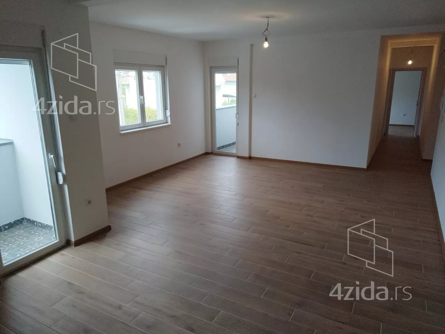 Sedmosoban stan | 4zida