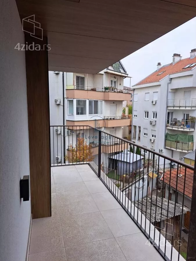 Petosoban stan | 4zida