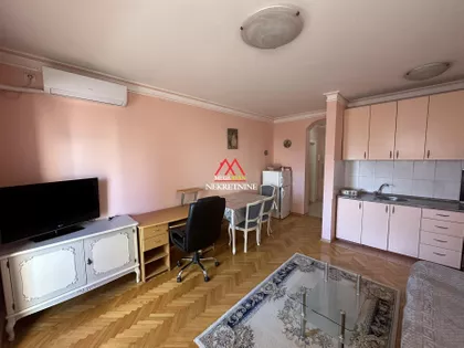 Lasla Gala | 4zida.rs