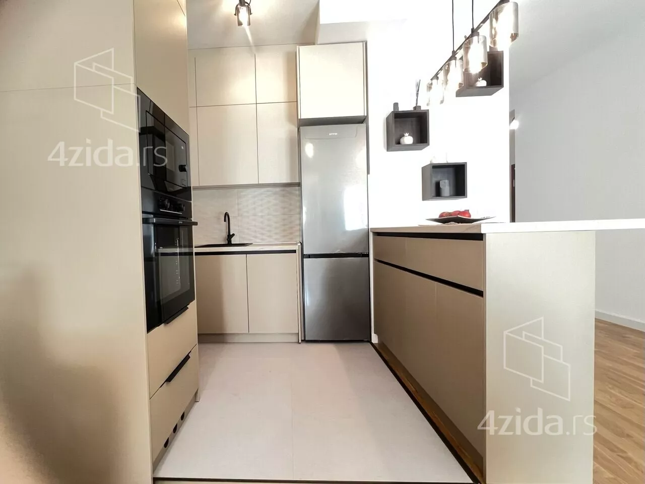 Troiposoban stan | 4zida