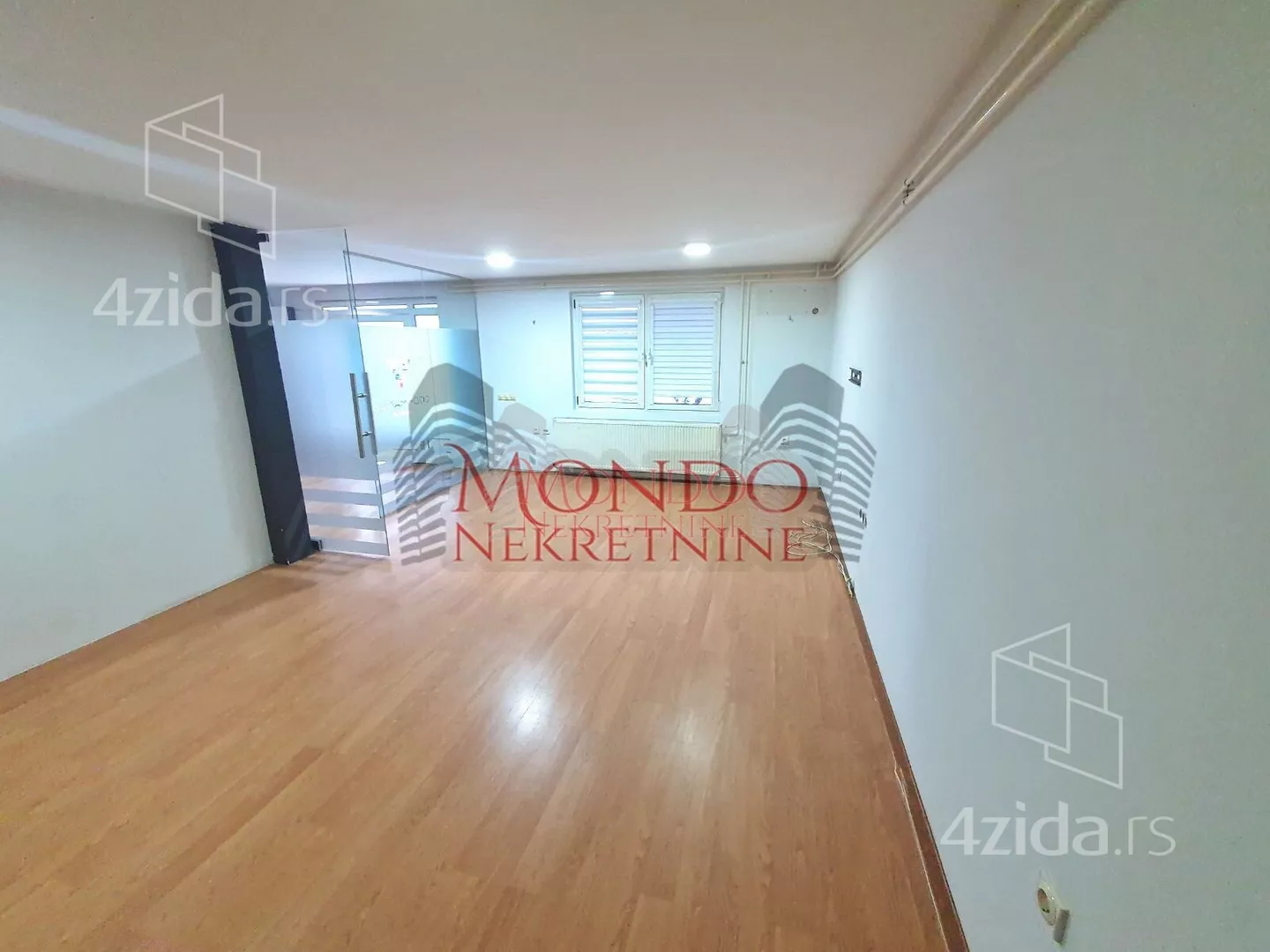 Poslovna zgrada | 4zida