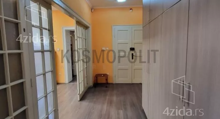 Četvoroiposoban stan | 4zida