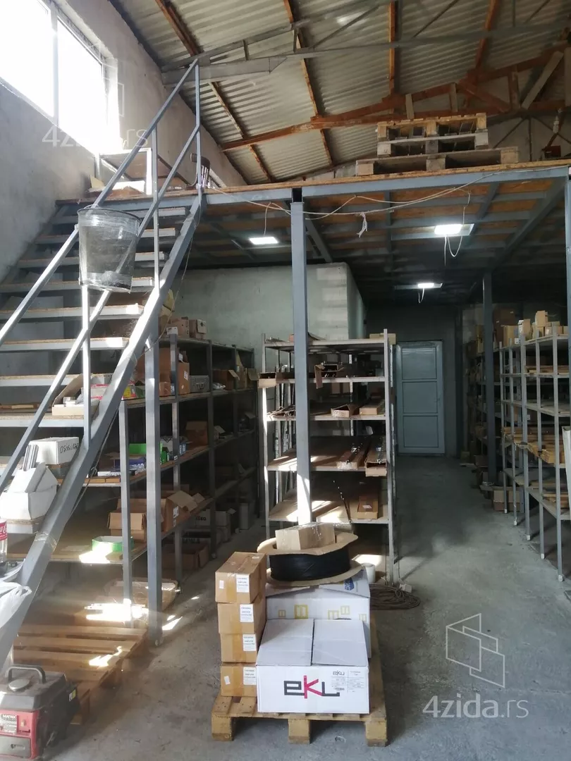 Poslovna zgrada | 4zida