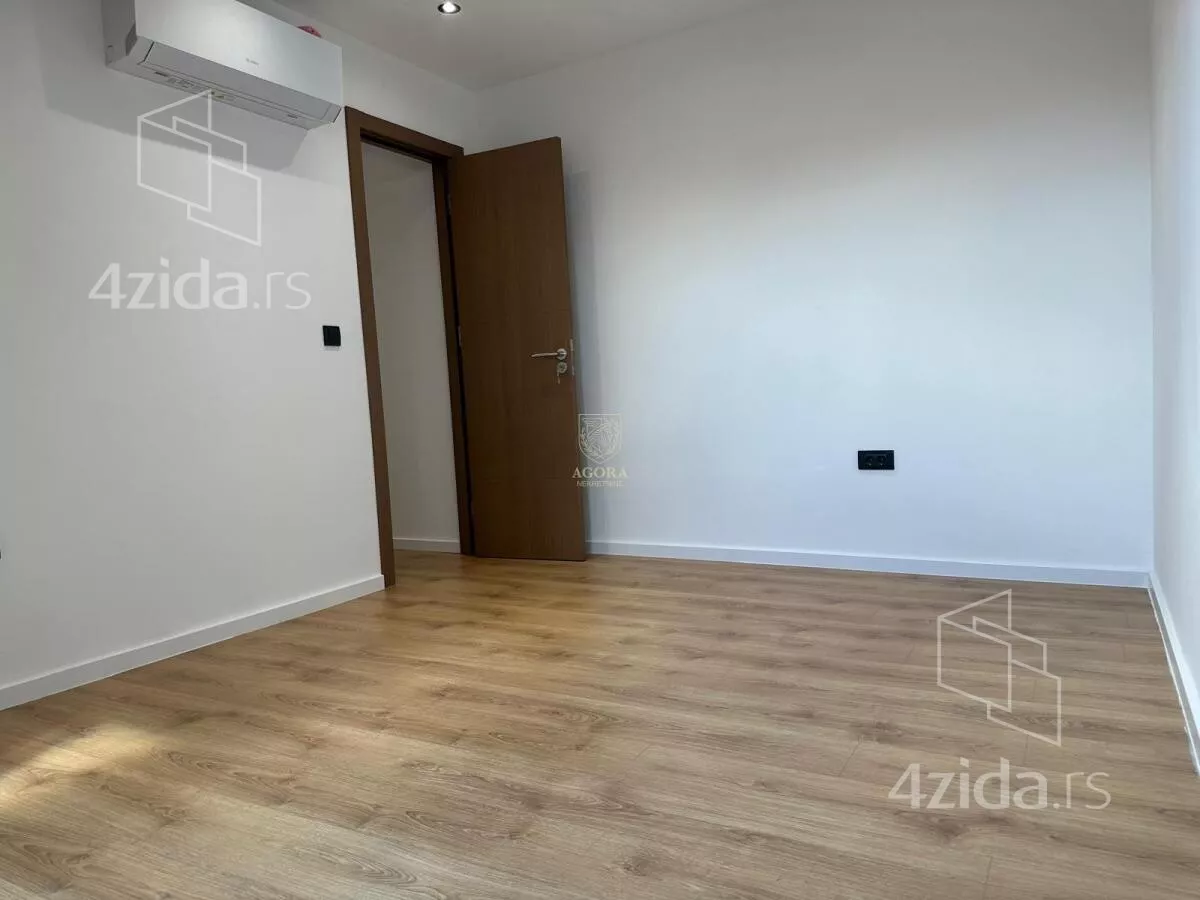 Četvoroiposoban stan | 4zida