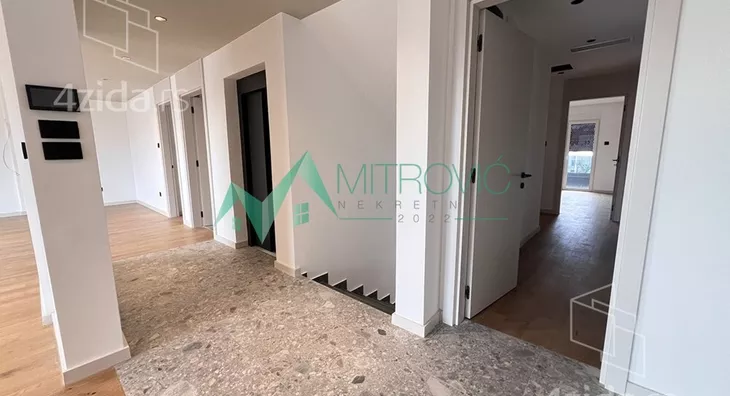 Petosoban stan | 4zida