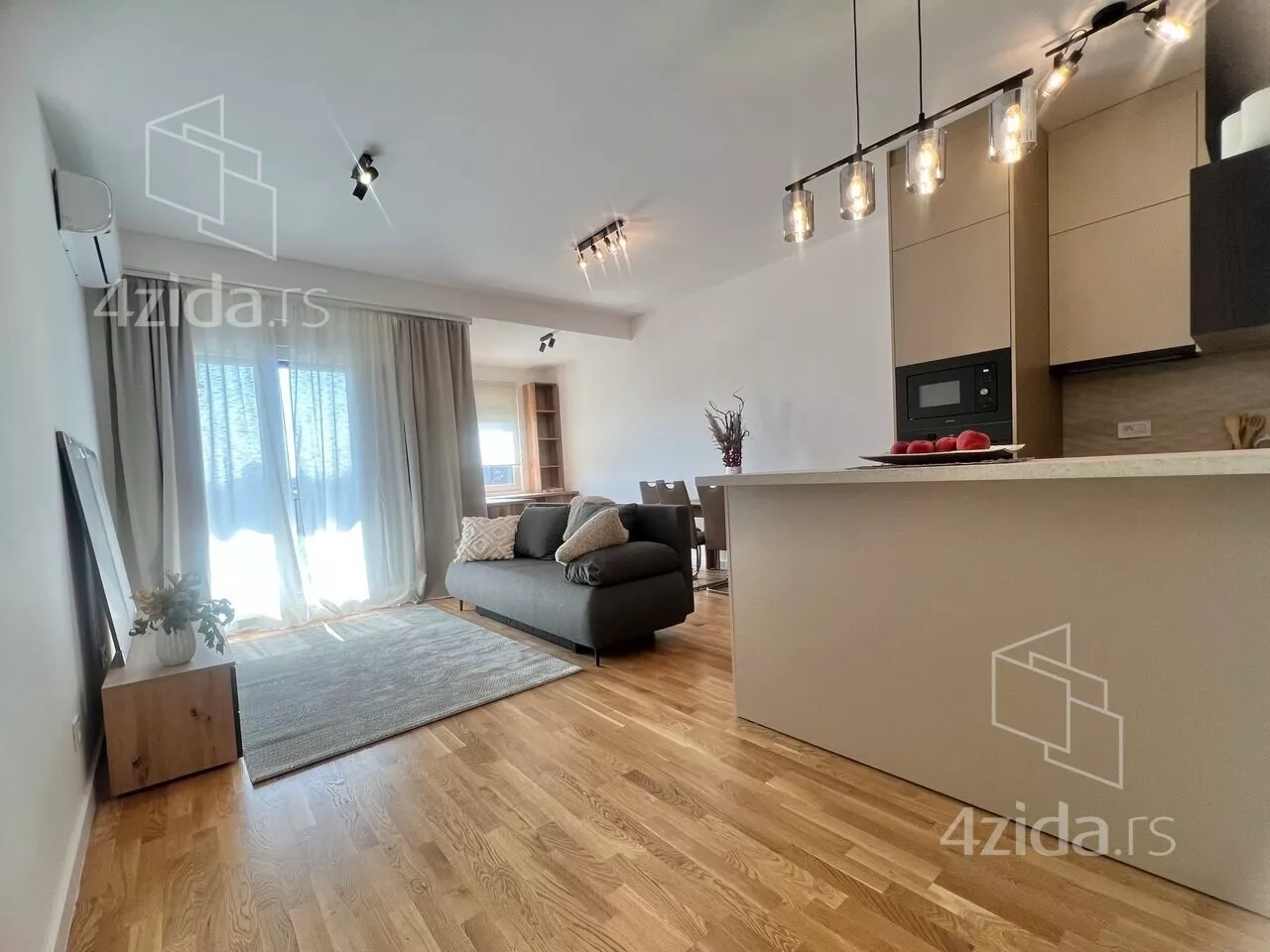 Troiposoban stan | 4zida