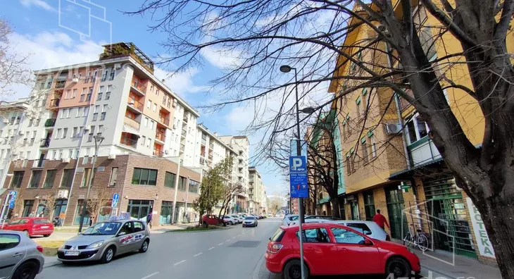 Šestosoban stan | 4zida
