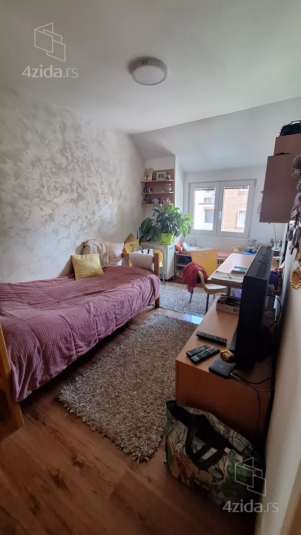 Petosoban stan | 4zida