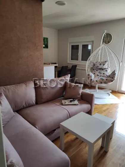 Vladimira Pogacica | 4zida.rs