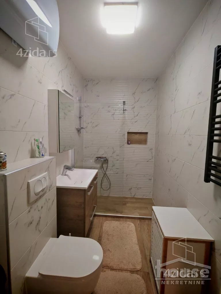 Petosoban stan | 4zida