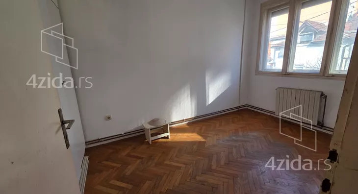 Sedmosoban stan | 4zida