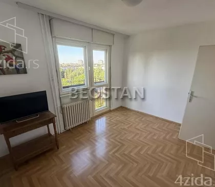 Prvomajska | 4zida.rs