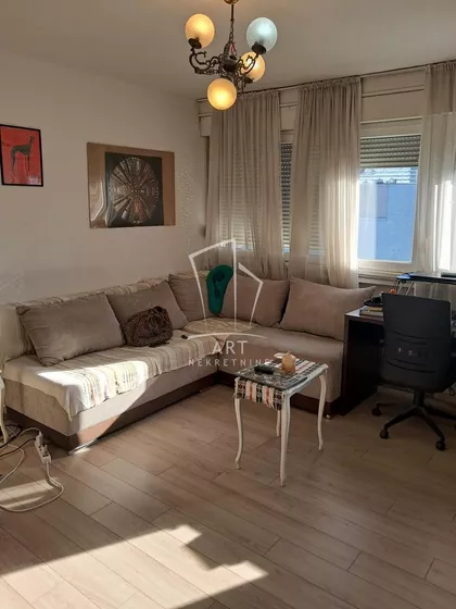 Albanske spomenice | 4zida.rs