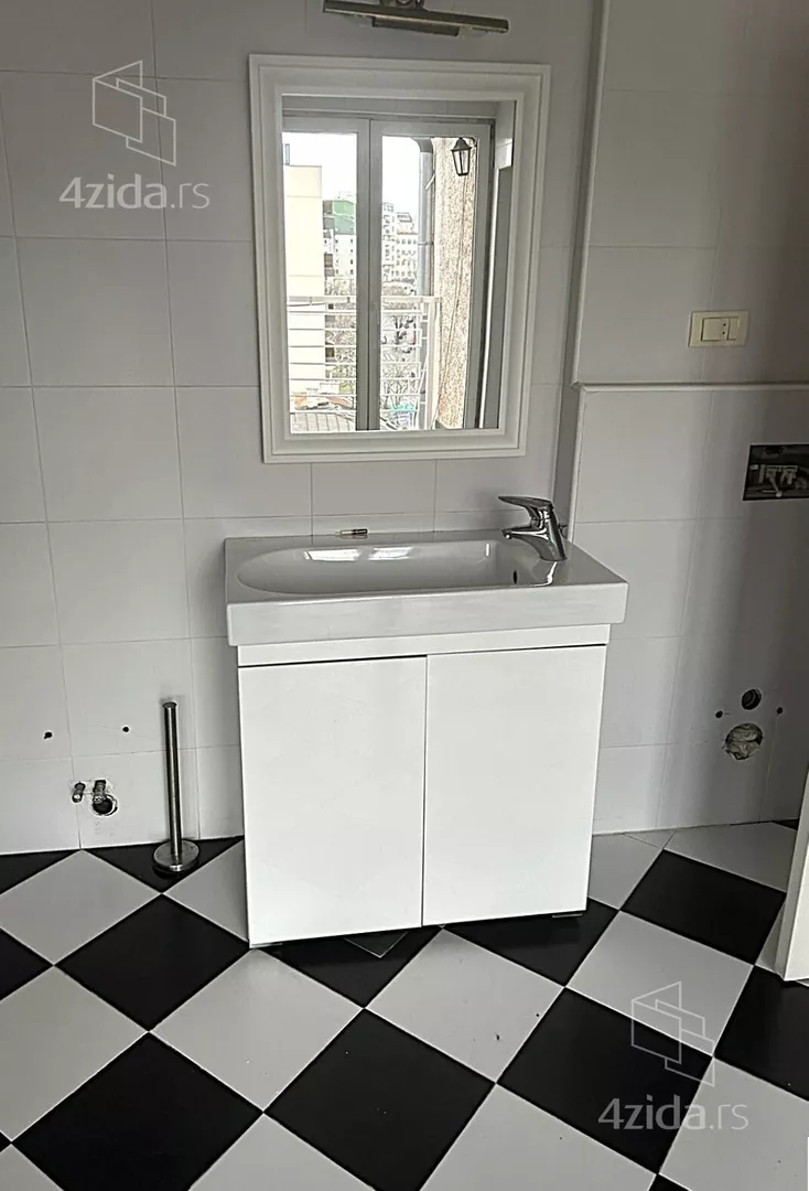 Četvoroiposoban stan | 4zida