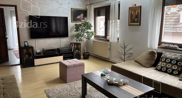 3-etažna kuća | 4zida