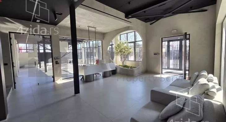 Poslovna zgrada | 4zida