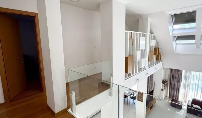 Sedmosoban stan | 4zida