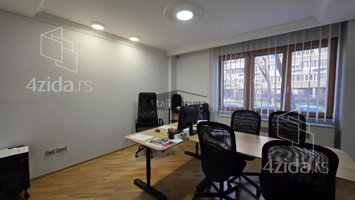 Petosoban stan | 4zida