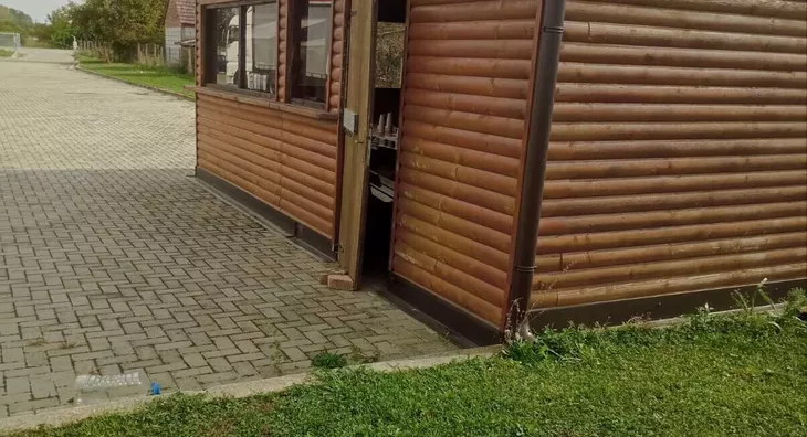 Poslovna zgrada | 4zida