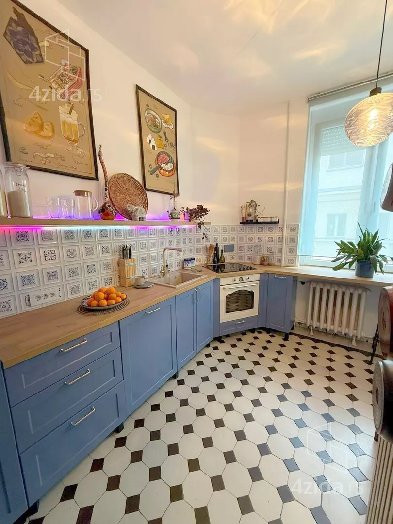 Četvoroiposoban stan | 4zida