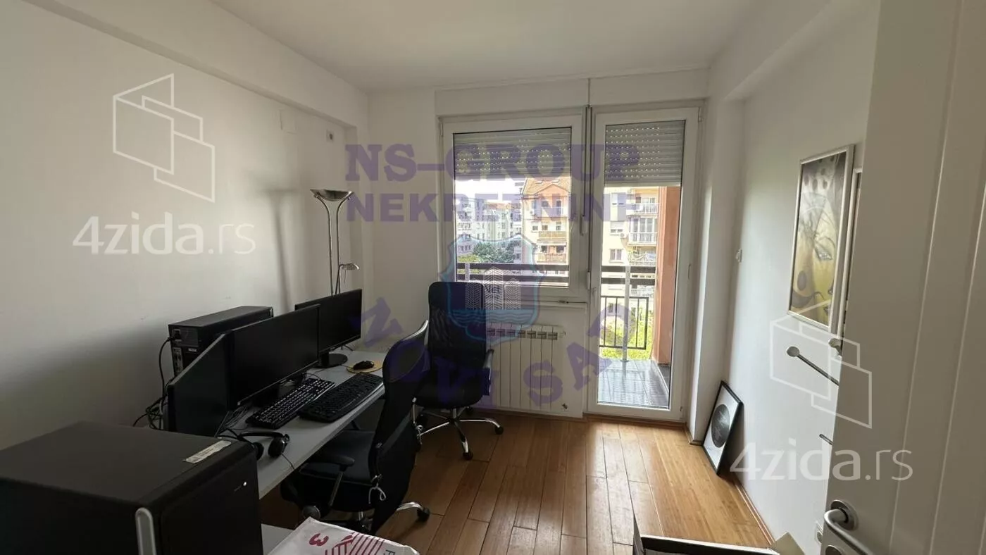 Četvoroiposoban stan | 4zida