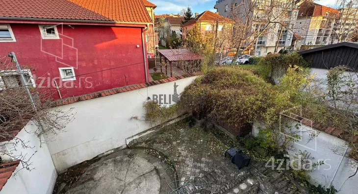 Sedmosoban stan | 4zida