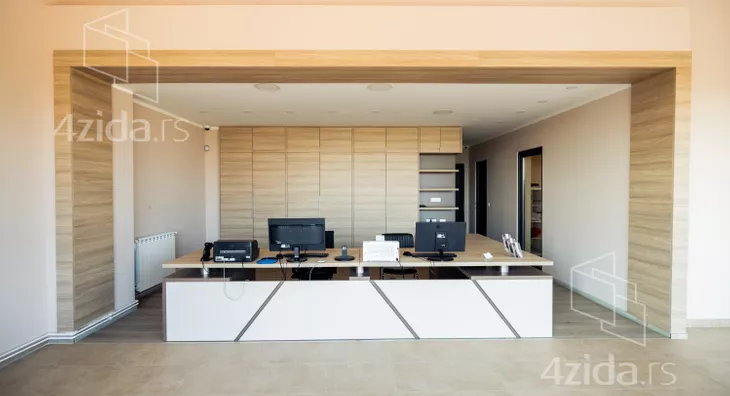 Poslovna zgrada | 4zida