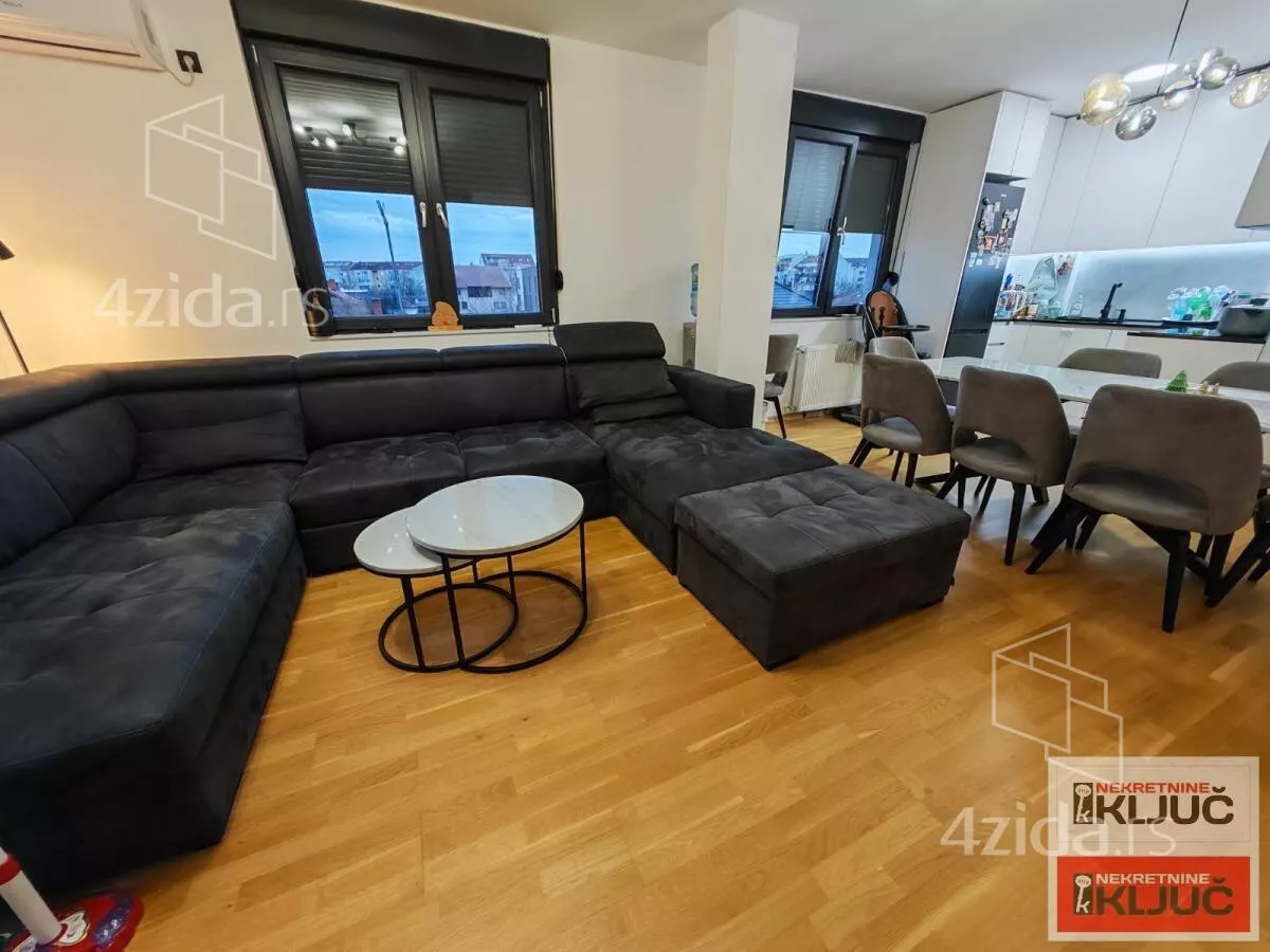 Troiposoban stan | 4zida